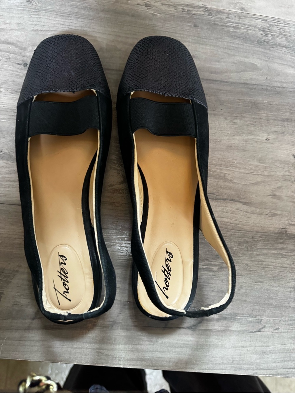 Trotters Black Slingback Flats with Textured Metallic Toe - Picture 3 of 6